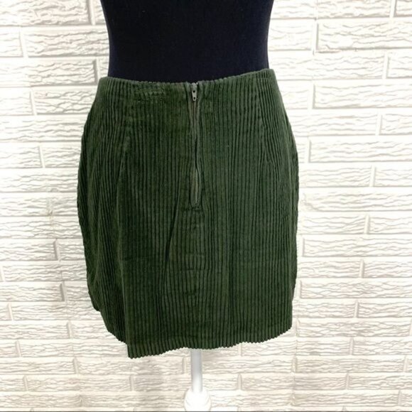 Stefano Basics Hunter Green Corduroy Mini Skirt Size 8 - Picture 6 of 6